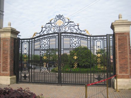 鐵藝大門的保養(yǎng)鐵藝大門如何選購(gòu)