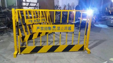 <b>基坑護(hù)欄價(jià)格-基坑護(hù)欄廠家</b>