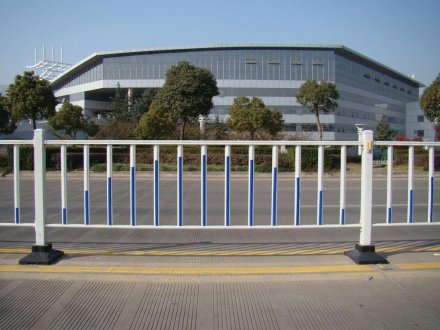 道路護(hù)欄多少錢一米？