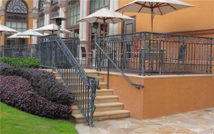 衡陽(yáng)鋁合金門護(hù)欄選擇那就好-安誠(chéng)護(hù)欄廠家