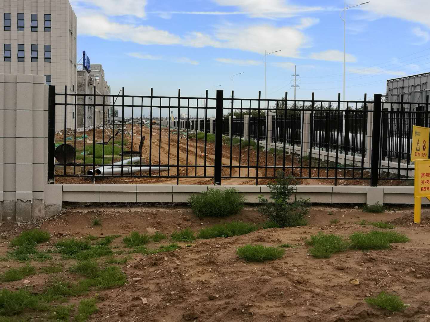 工廠(chǎng)圍墻圍欄柵欄